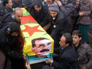 Abdullah Öcalan'lı PKK bayraklı cenaze !