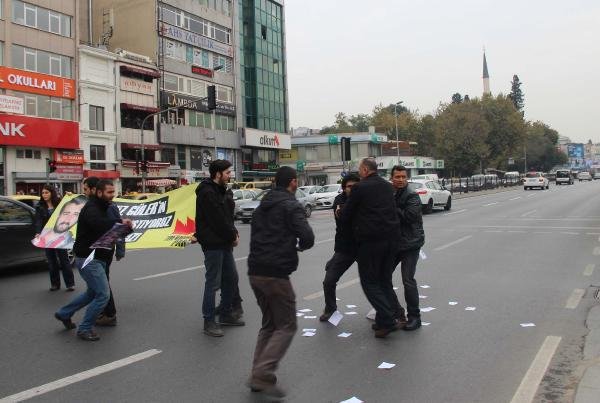 Dolmabahçe'deki Başbakanlık Ofisi Önünde Eylem Yapan Grup Gözaltına Alındı