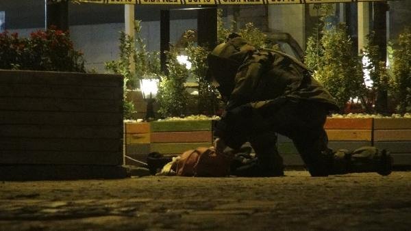 Ortaköy'de sahipsiz çantaya bomba imha polisleri müdahale etti