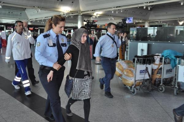 Rus kadın havalimanını birbirine kattı !
