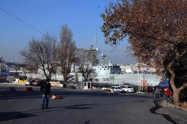 NATO gemileri Sarayburnu'nda..