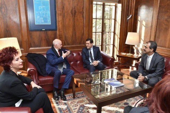 Başkan Hazinedar, Papandreou ile bir araya geldi