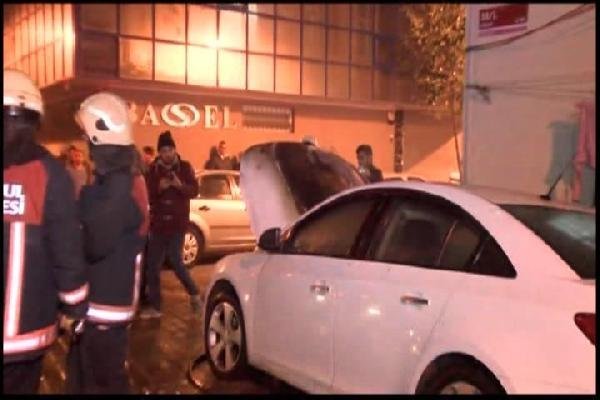 Zeytinburnu'nda 8 Araç Kundaklandı