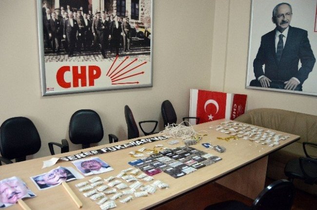 CHP'ye kasetli protesto
