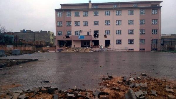 Hainlikte son nokta: PKK'lılar okulu yıkmaya çalıştı