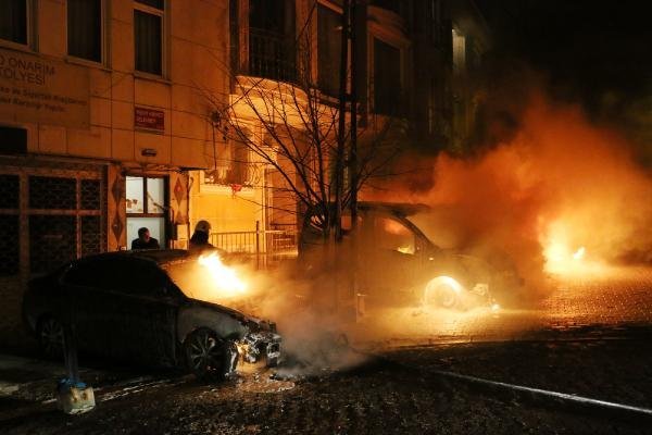 İstanbul'da huzur kalmadı ! Her gece araç kundaklıyorlar