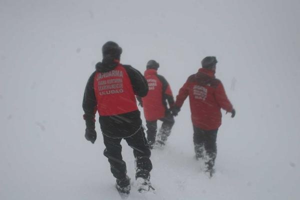 Uludağ'da kaybolan kadın kayakçı kurtarıldı