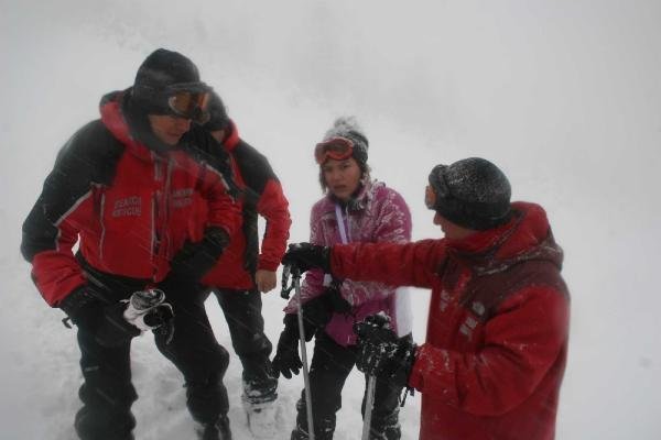 Uludağ'da kaybolan kadın kayakçı kurtarıldı