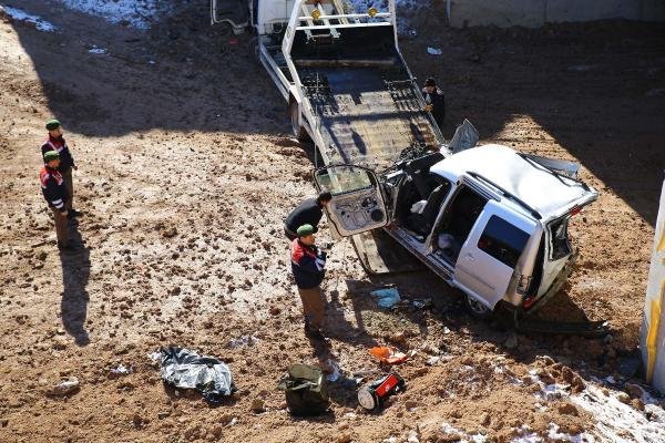 Ankara'da otomobil inşaata uçtu: 3 ölü