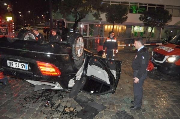Otomobil Takla Attı, Sunroof'a Başı Sıkışan Kadın Öldü