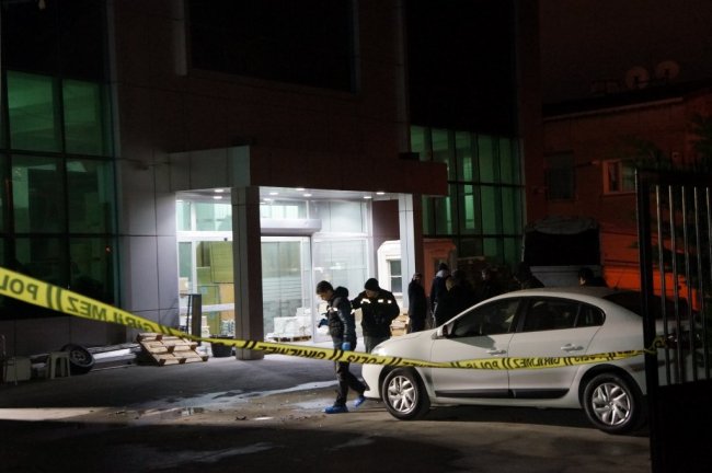 İstanbul'da gazete binalarına silahlı ve molotflu saldırı