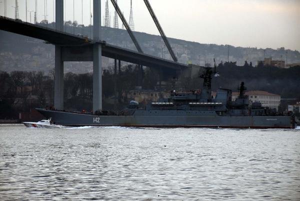 Boğaz'dan geçen Rus gemisine sıkı takip !