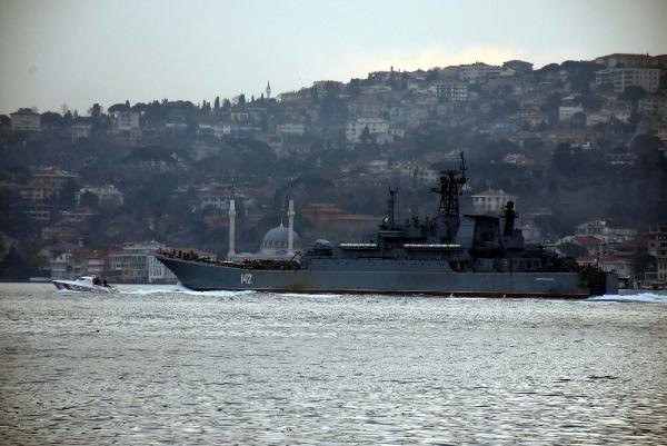 Boğaz'dan geçen Rus gemisine sıkı takip !