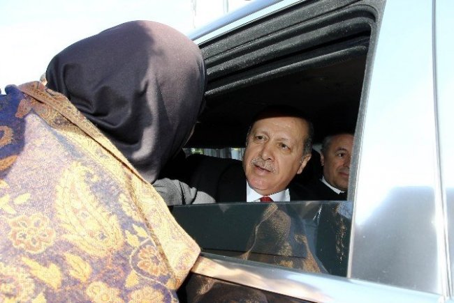 Erdoğan vatandaşlarla selfie çektirdi