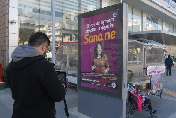 İzmir 8 Mart afişlerini konuşuyor