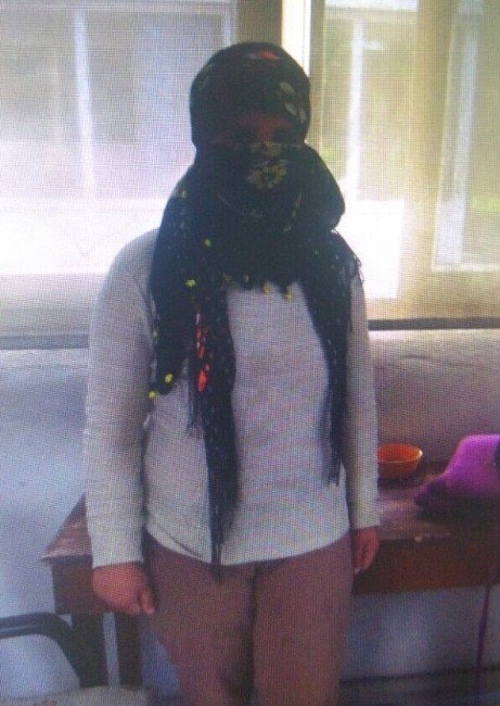 PKK'nın kız çocukları, erkek kılığında yakalandı !