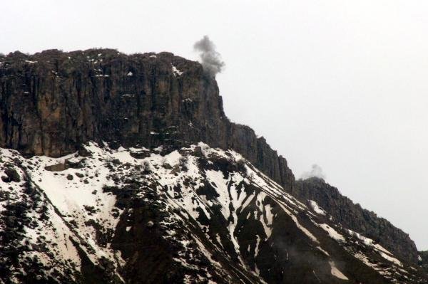 PKK'lılar Derecik'te uçaksavarla saldırdı !