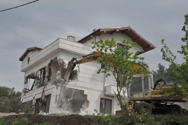 Lüks villa böyle yıkıldı !