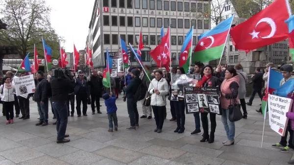 Azerbaycanlılar Köln'de Ermenistan'ı Protesto Ettiler