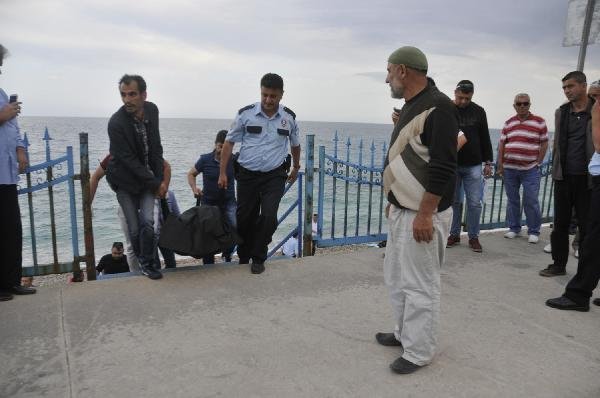 Antalya'da denizde erkek cesedi bulundu !