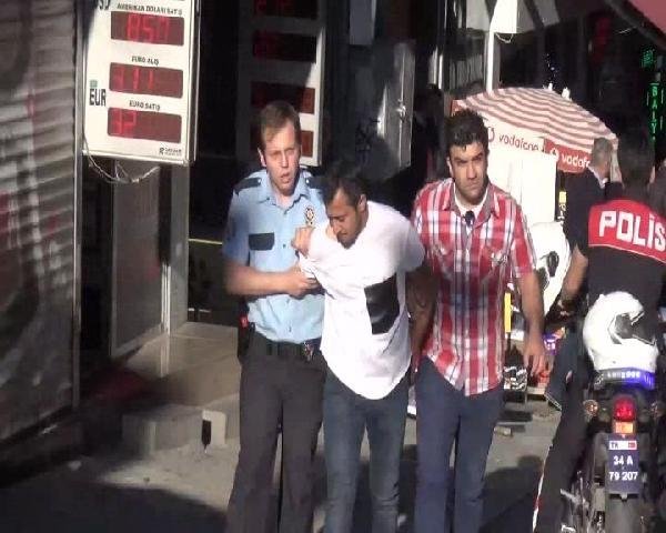 Kadıköy'de akraba kavgası kanlı bitti: 3 yaralı