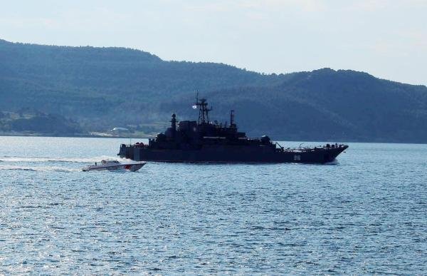 Rus Savaş Gemisi Çanakkale Boğazı'ndan Geçti