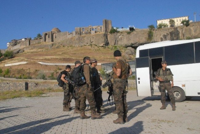 Diyarbakır’da 450 polisle dev operasyon !