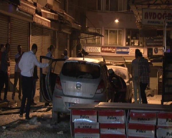 İstanbul Fatih'te 3 otomobil kundaklandı !