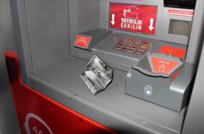 Aman dikkat ! ATM'de kartınızı kopyalanabilir !