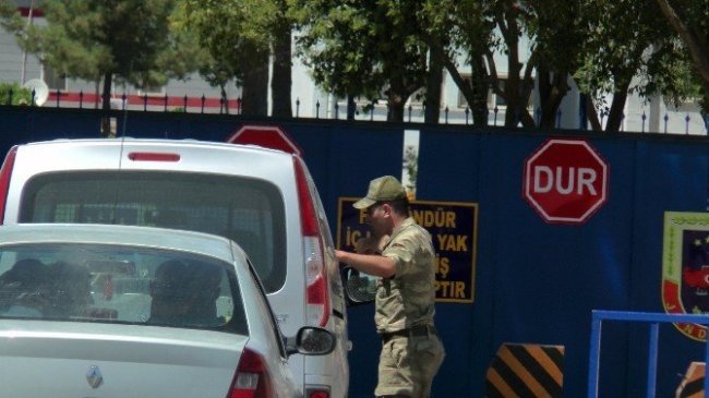 ŞŞanlıurfa'da operasyon: 63 rütbeli gözaltında