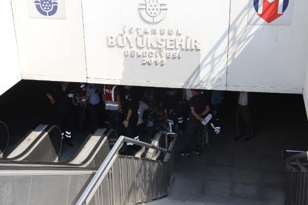 Taksim metrosunda bir garip kaza: 2 yaralı