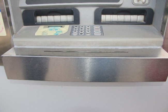 ATM'nin çöpünden banknotlar çıktı !
