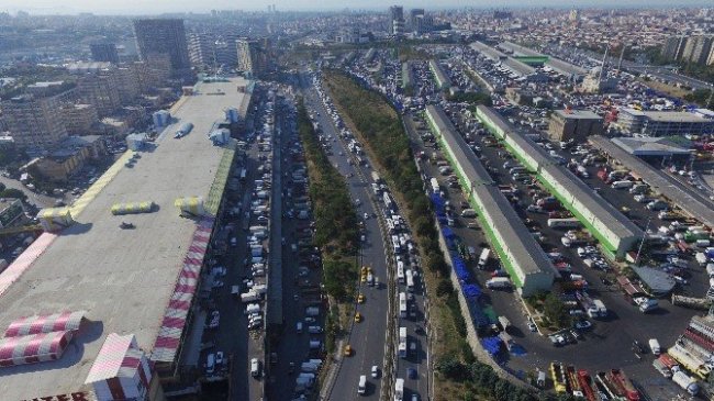 İstanbul'daki trafik çilesi havadan görüntülendi