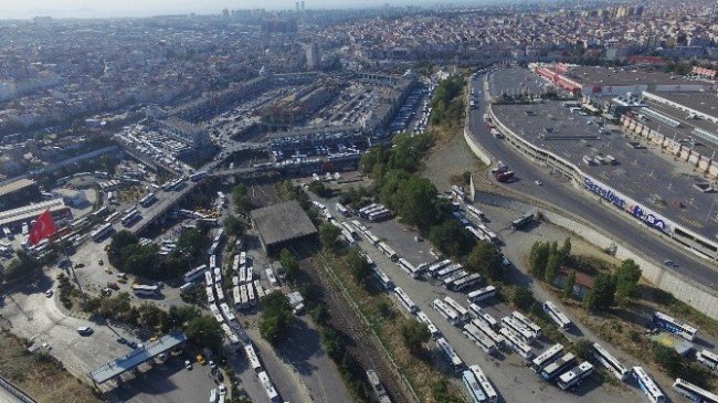 İstanbul'daki trafik çilesi havadan görüntülendi