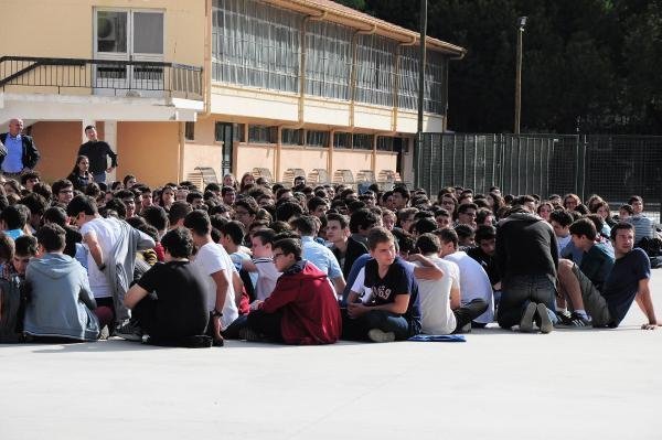 İzmir Fen Lisesi'nde 'Öğretmenime Dokunma' Eylemi