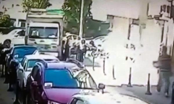Kadıköy'de genç kızın can verdiği kaza kamerada