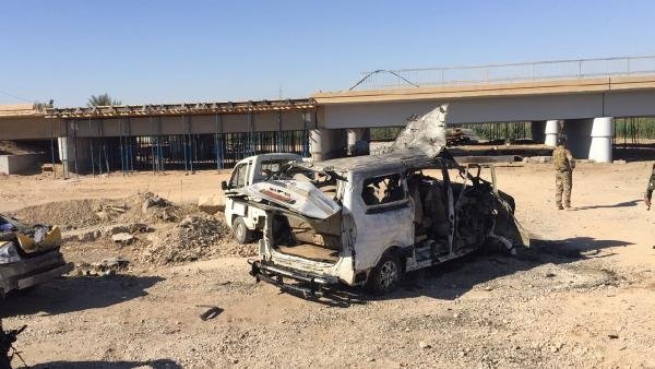 Bomba yüklü 2 araç patlattılar: 15 ölü