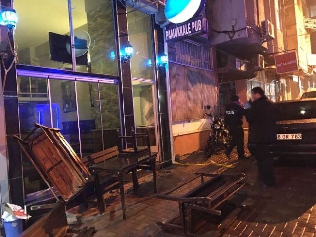 Barda kanlı kavga: 1'i polis 3 yaralı
