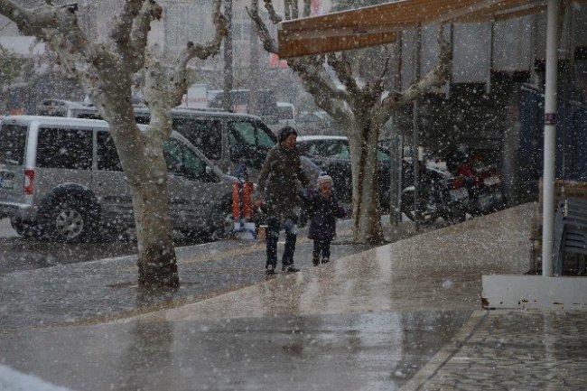 Mersin'in o ilçesine 20 yıl sonra ilk kez kar yağdı