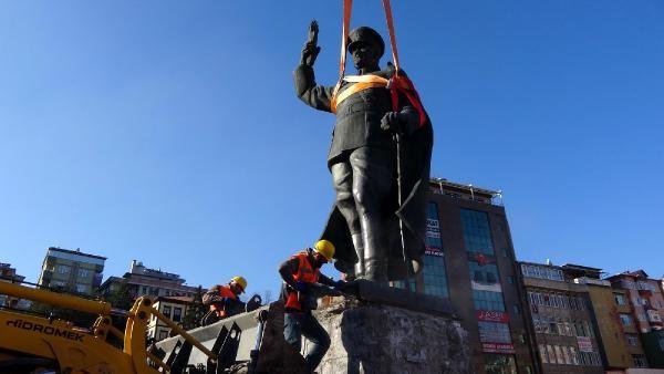 Atatürk anıtı kaldırıldı, ortalık karıştı