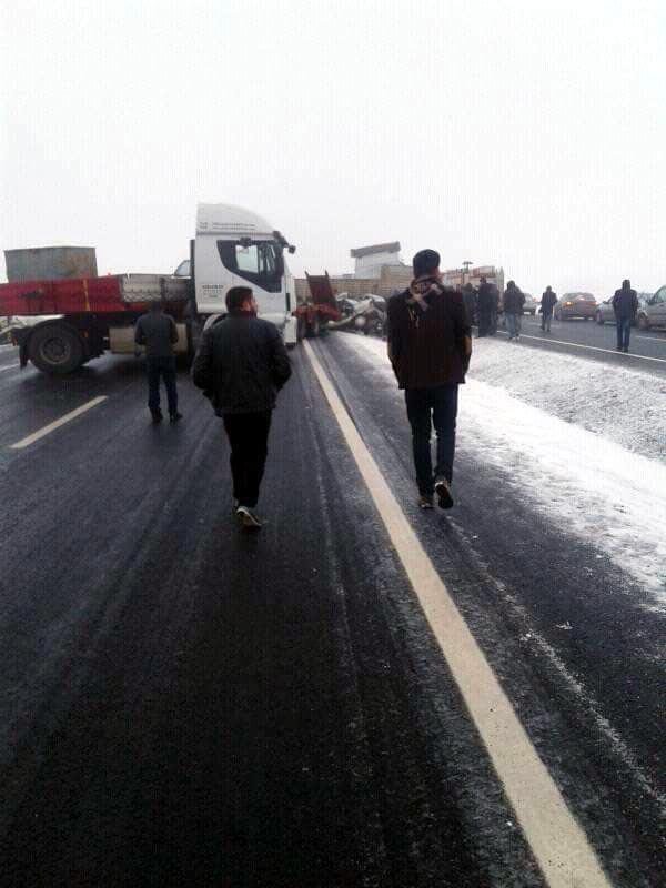 Diyarbakır'da zincirleme kaza: Ölü ve yaralılar var
