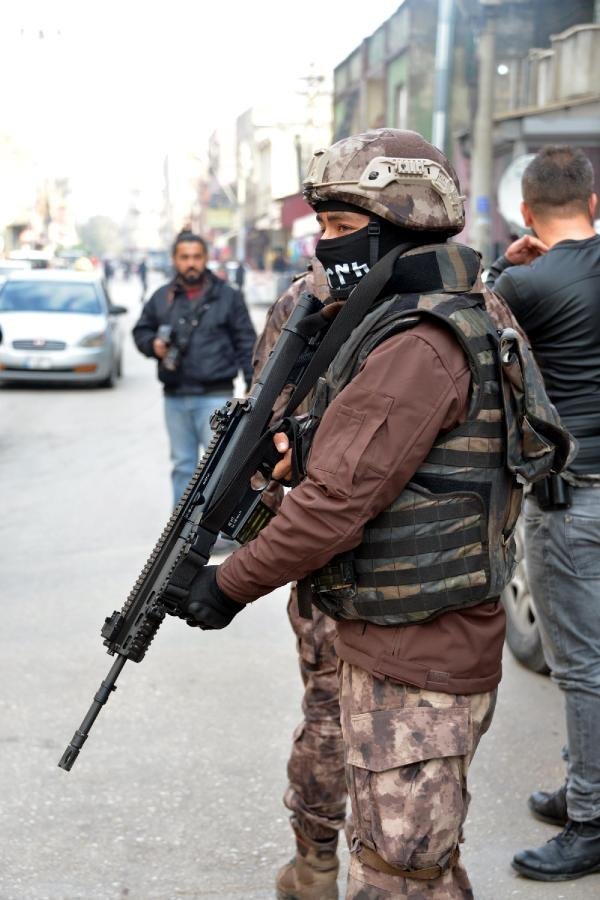 Adana'da 600 polisle dev operasyon