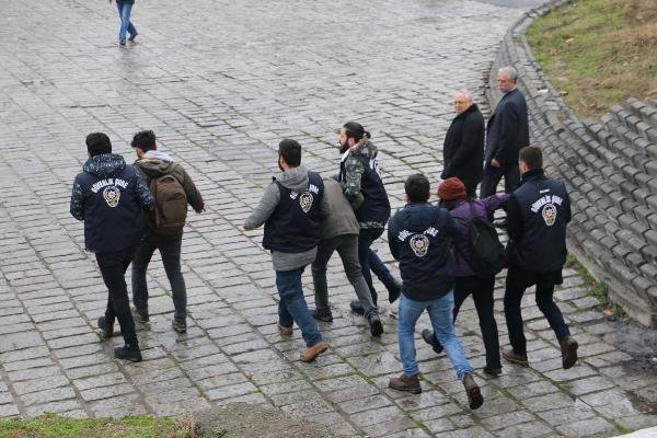 İstanbul Üniversitesi karıştı ! Gözaltılar var