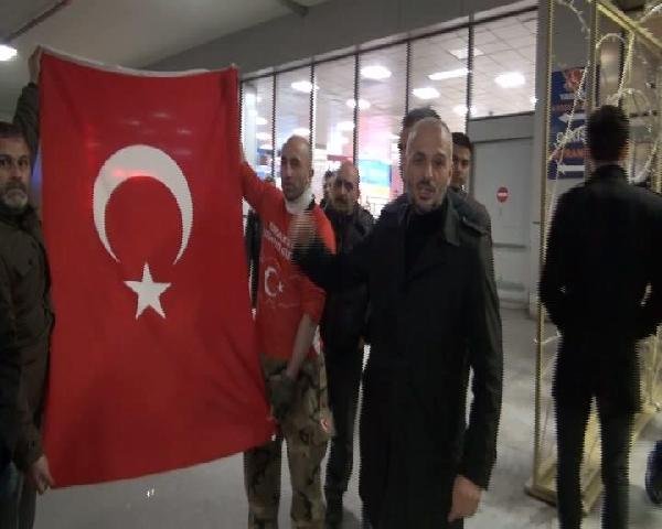 Atatürk Havalimanı'nda ''Kürdistan bayrağı'' eylemi