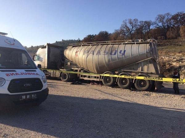 İnanılmaz kaza ! Tankerle ATV çarpıştı: 2 ölü