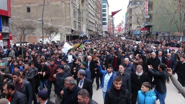 Elazığ'da Kadiri Şeyhi'nin cenazesinde izdiham !