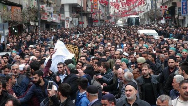Elazığ'da Kadiri Şeyhi'nin cenazesinde izdiham !