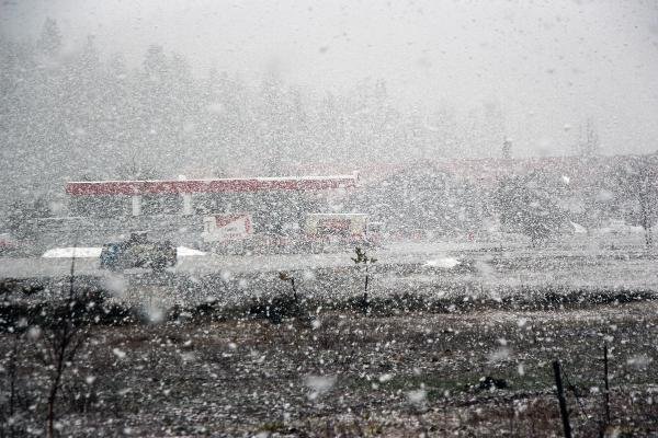 Bolu'da kar yağışı trafiği yavaşlattı