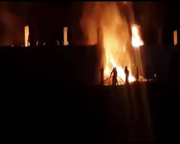 Silivri'de korkutan fabrika yangın