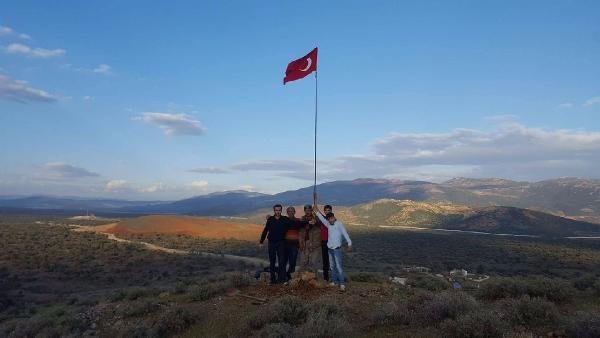 Sınıra PKK paçavrası diktiler, anında karşılık verildi